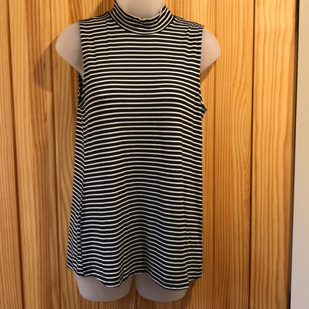 🎉4 For $25🎉NWOT-Black & White Stripe Tee